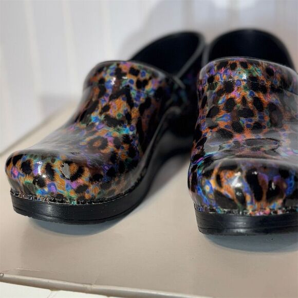 Dansko Professional Leopard Iridescent Patent Leather Clogs Sz 39 Euro US 8.5-9 - Picture 2 of 10
